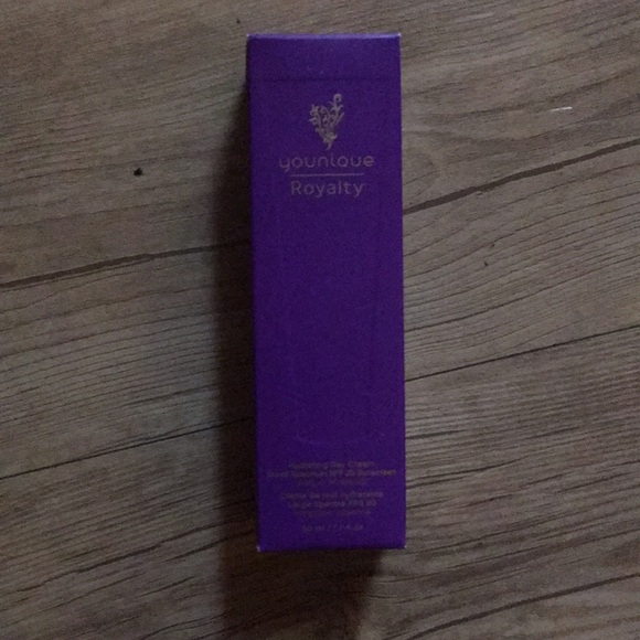 2 Younique hydrating day cream NIB - Picture 3 of 4